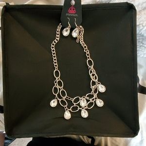 Necklace w/earrings